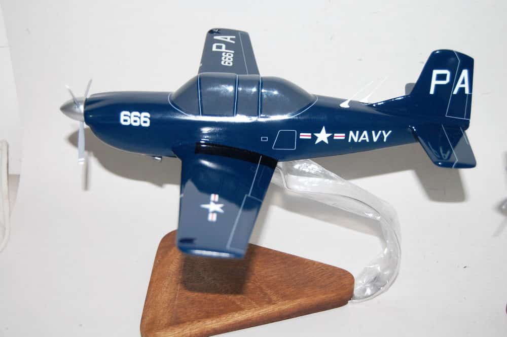 Beechcraft® T-34A Mentor, VT-6 Shooters (1950s), 1/25 Mahogany Scale Model, 16″