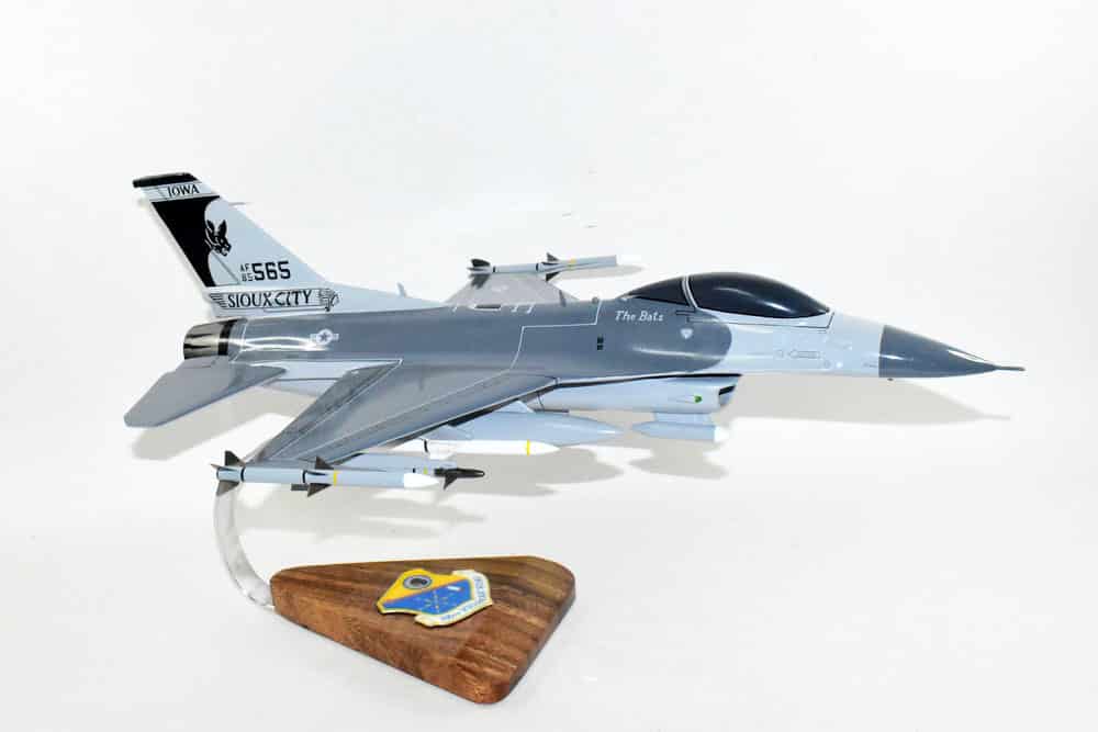 Lockheed Martin® F-16 Fighting Falcon®, 185th Fighter Wing, 18″ Mahogany Scale Model