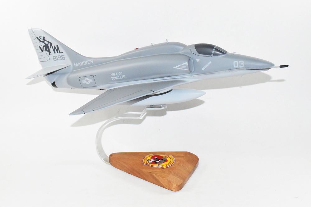 VMA-311 Tomcats A-4M (1986), 18″ Mahogany Model