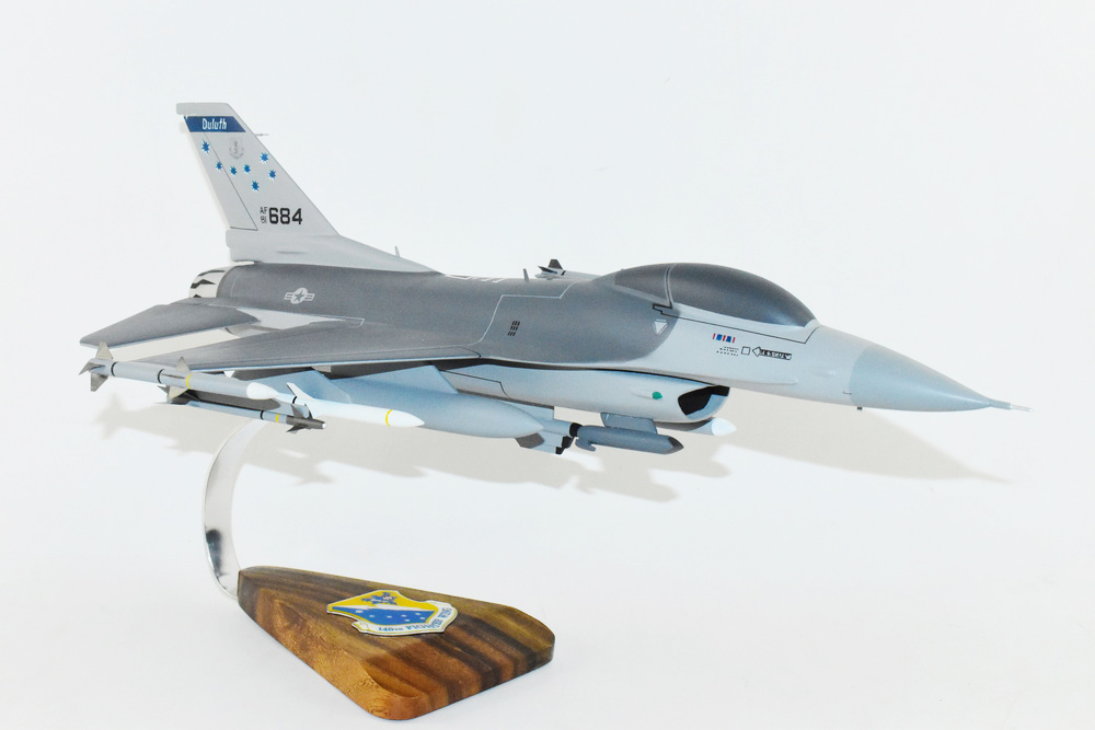 Lockheed Martin® F-16 Fighting Falcon 148th Fighter Wing Minnesota ANG, 18″ Mahogany Scale Model