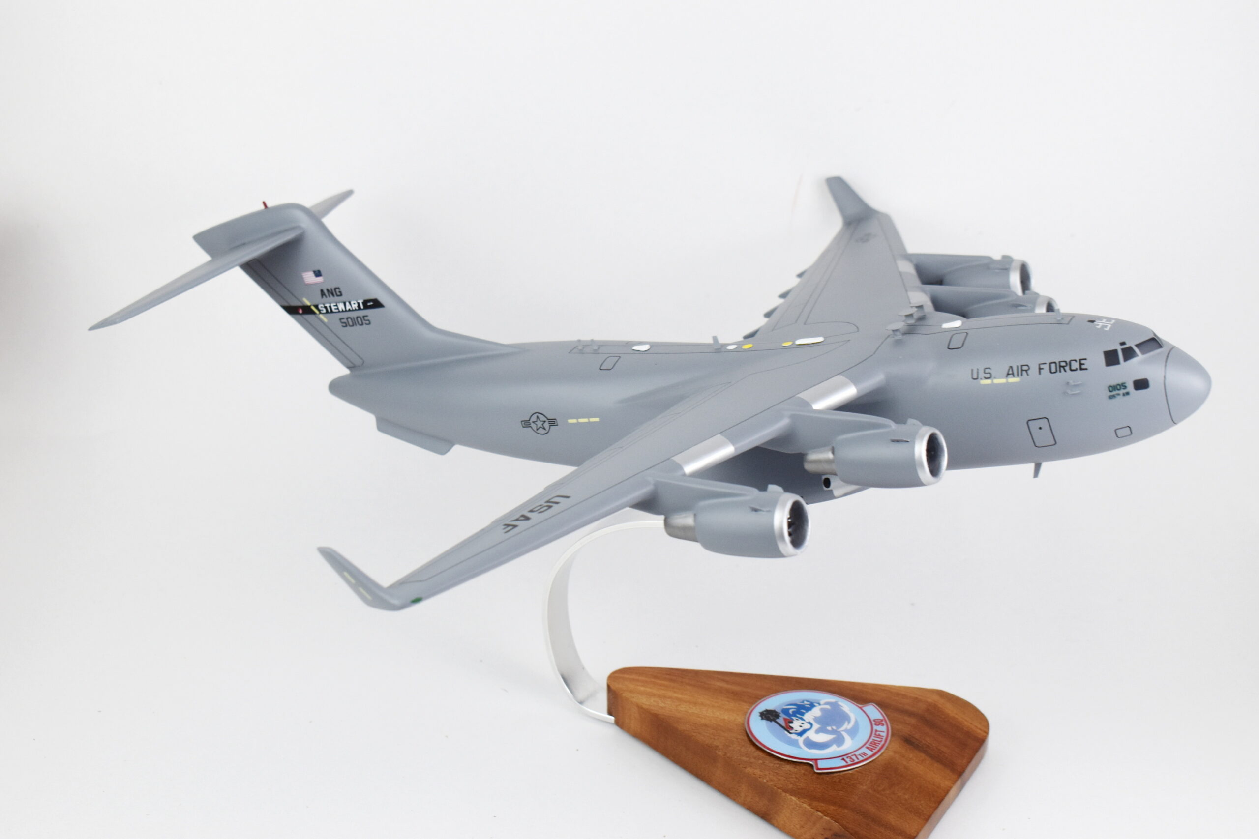 137th Airlift Squadron Hudson Haulers New York ANG C-17 Model, 1/116th Scale, Cargo