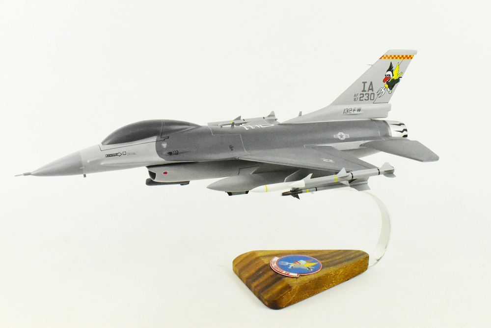 Lockheed Martin® F-16 Fighting Falcon®, 124th Fighter Squadron, 18″ Mahogany Scale Model